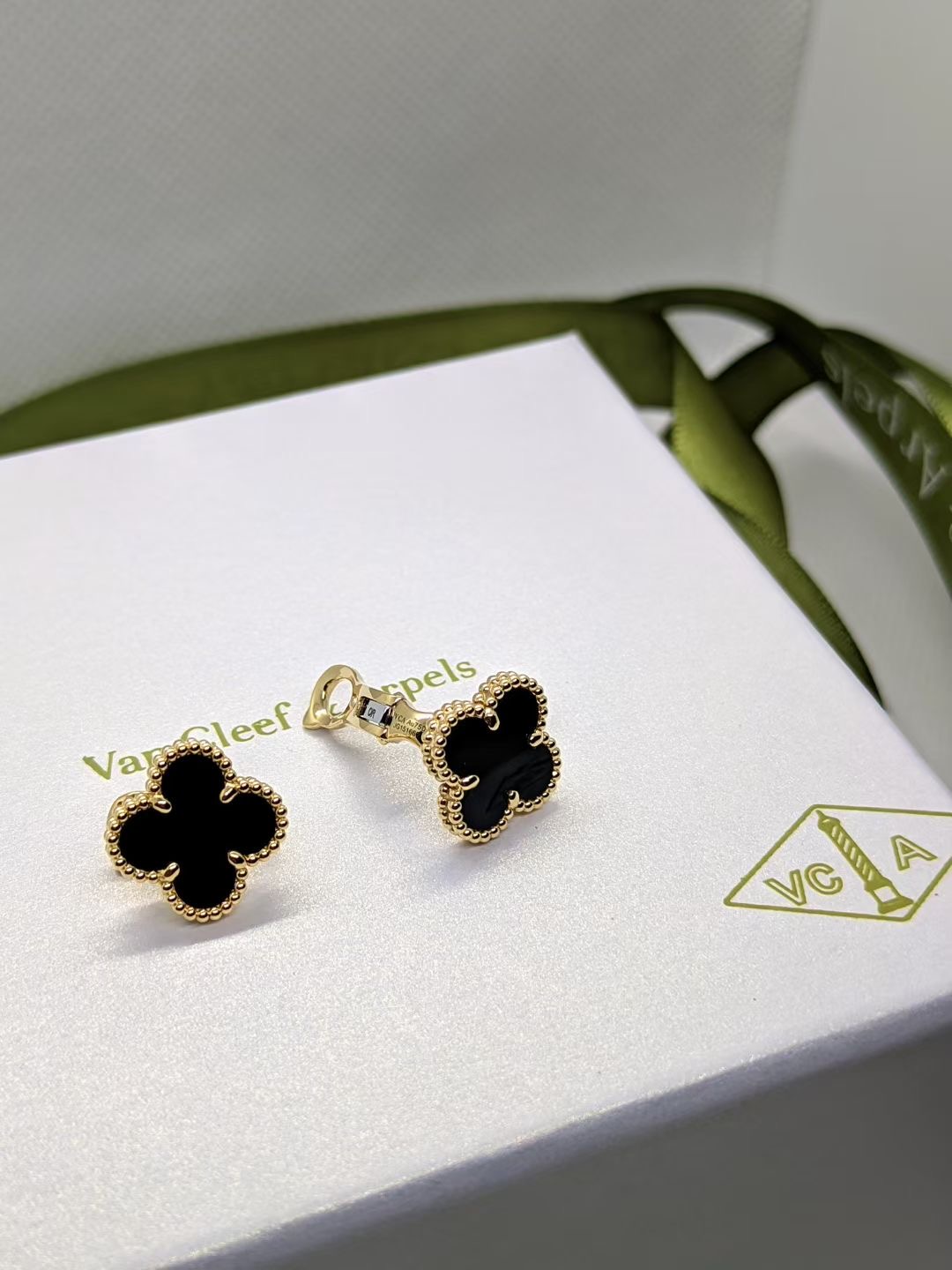 VCA Earring