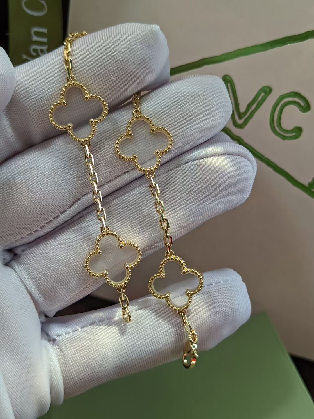 VCA Set Earring ang Bracelet