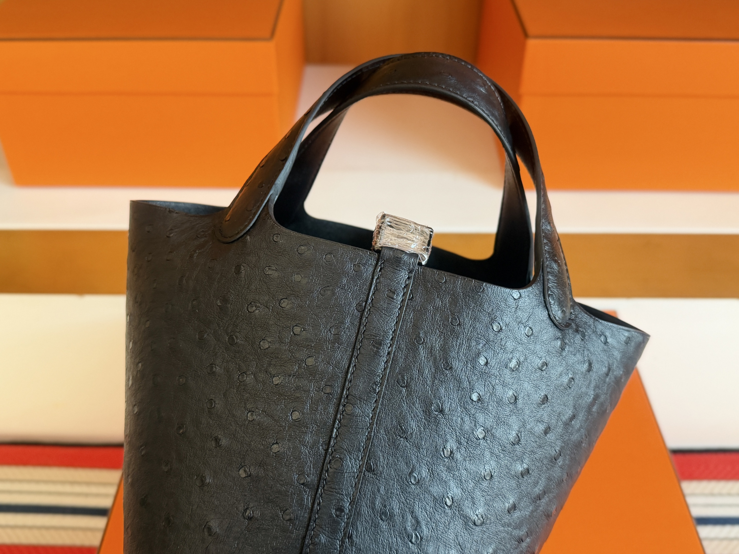 P18 Ostrich Ck89 Noir