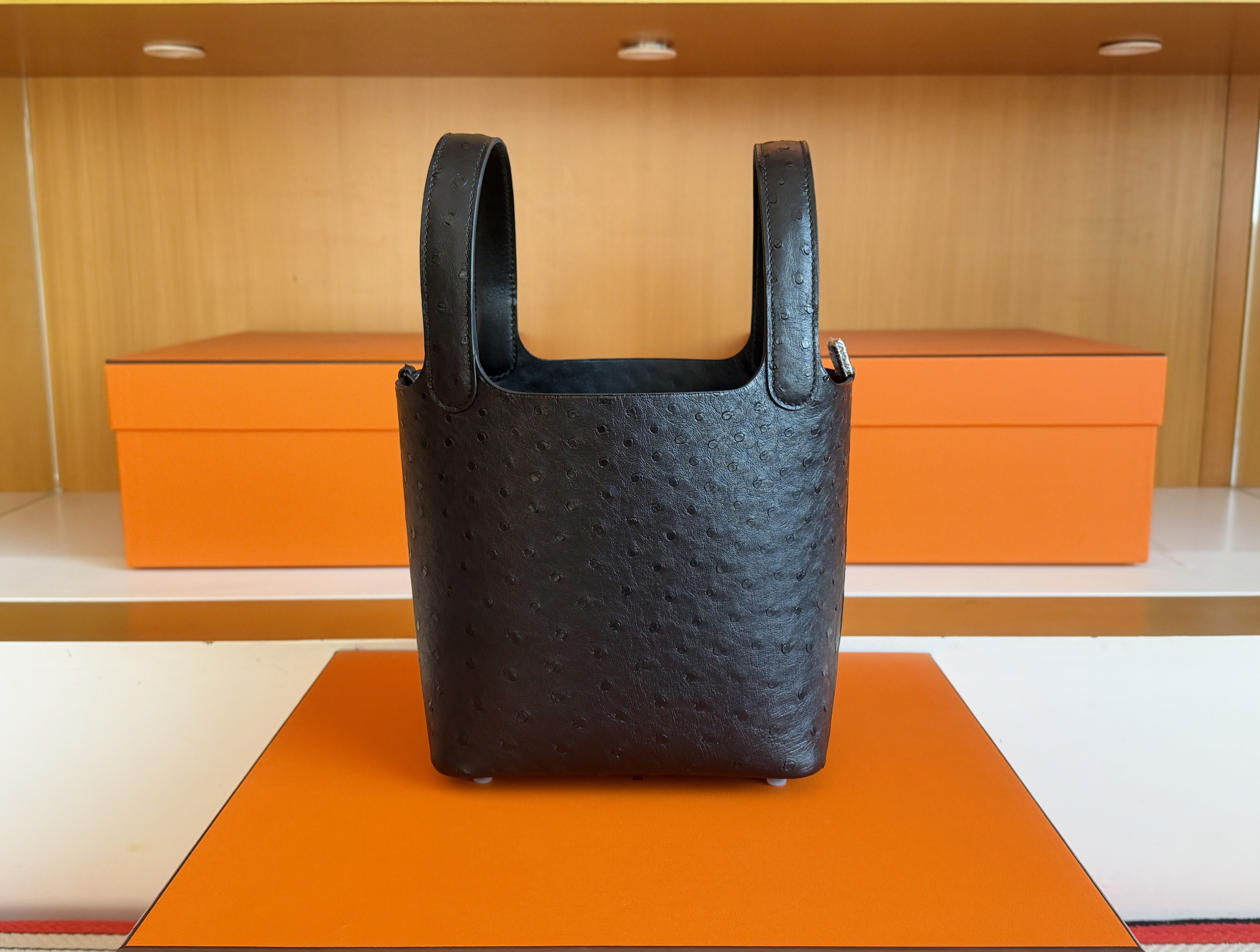 P18 Ostrich Ck89 Noir