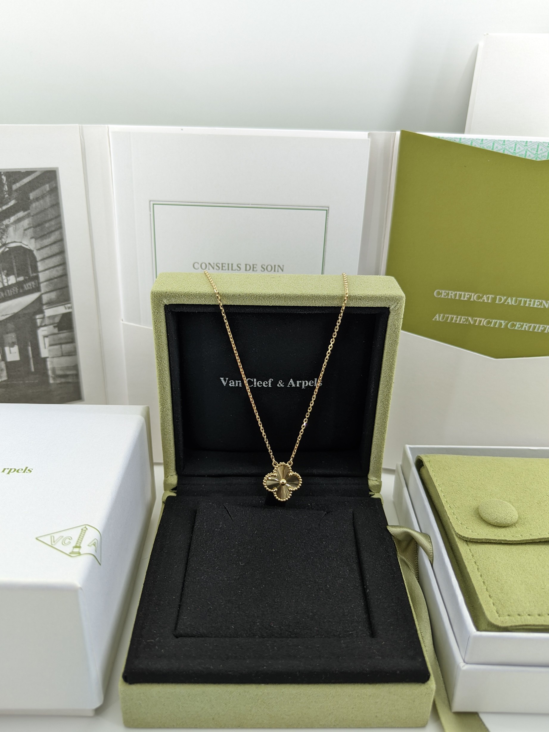 VCA Necklace 18K Gold
