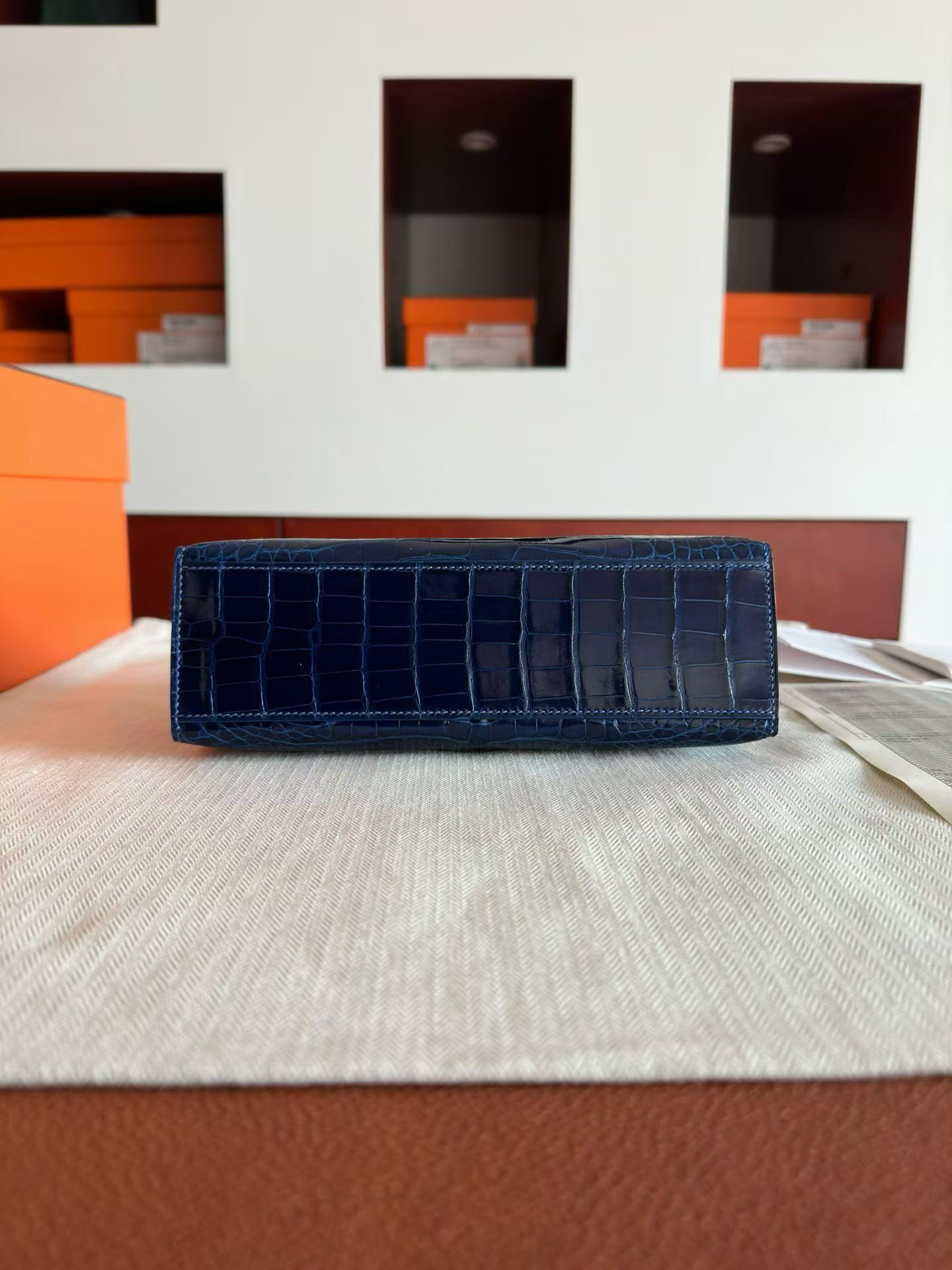 mini kelly potteche 亮面alligator 方块美洲鳄🐊 7K 宝石蓝 Blue Abyss 银扣～