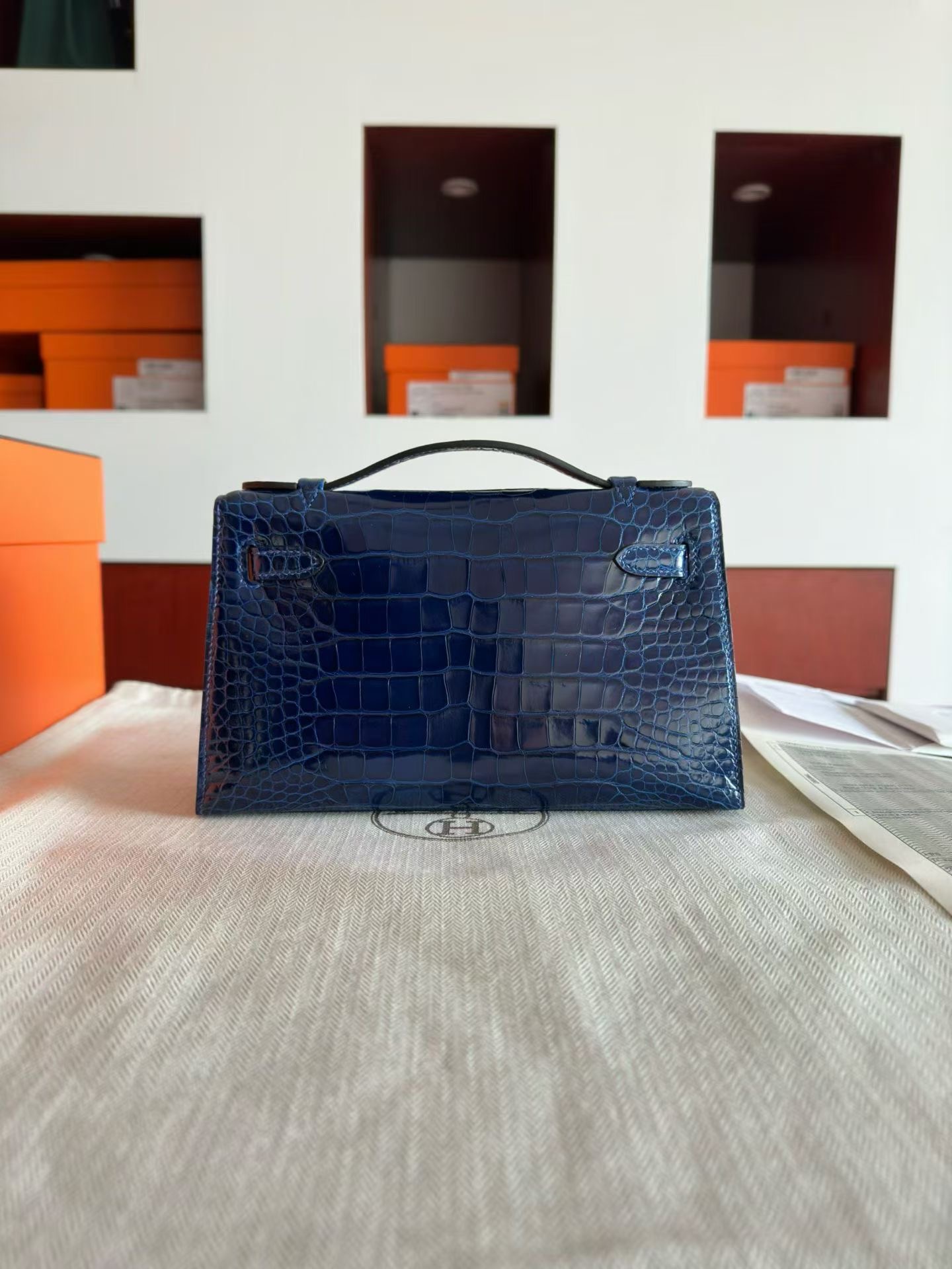 mini kelly potteche 亮面alligator 方块美洲鳄🐊 7K 宝石蓝 Blue Abyss 银扣～