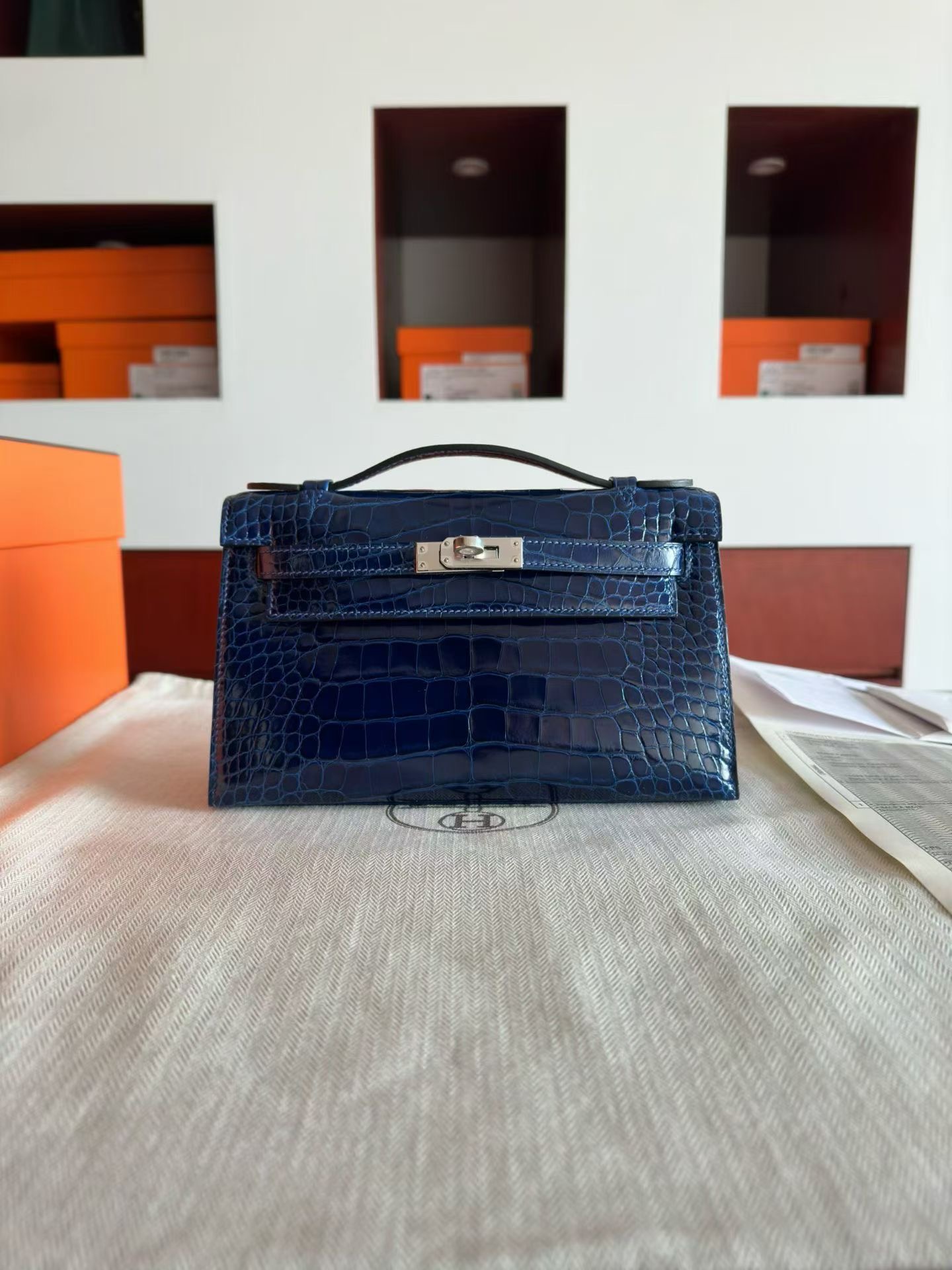 mini kelly potteche 亮面alligator 方块美洲鳄🐊 7K 宝石蓝 Blue Abyss 银扣～