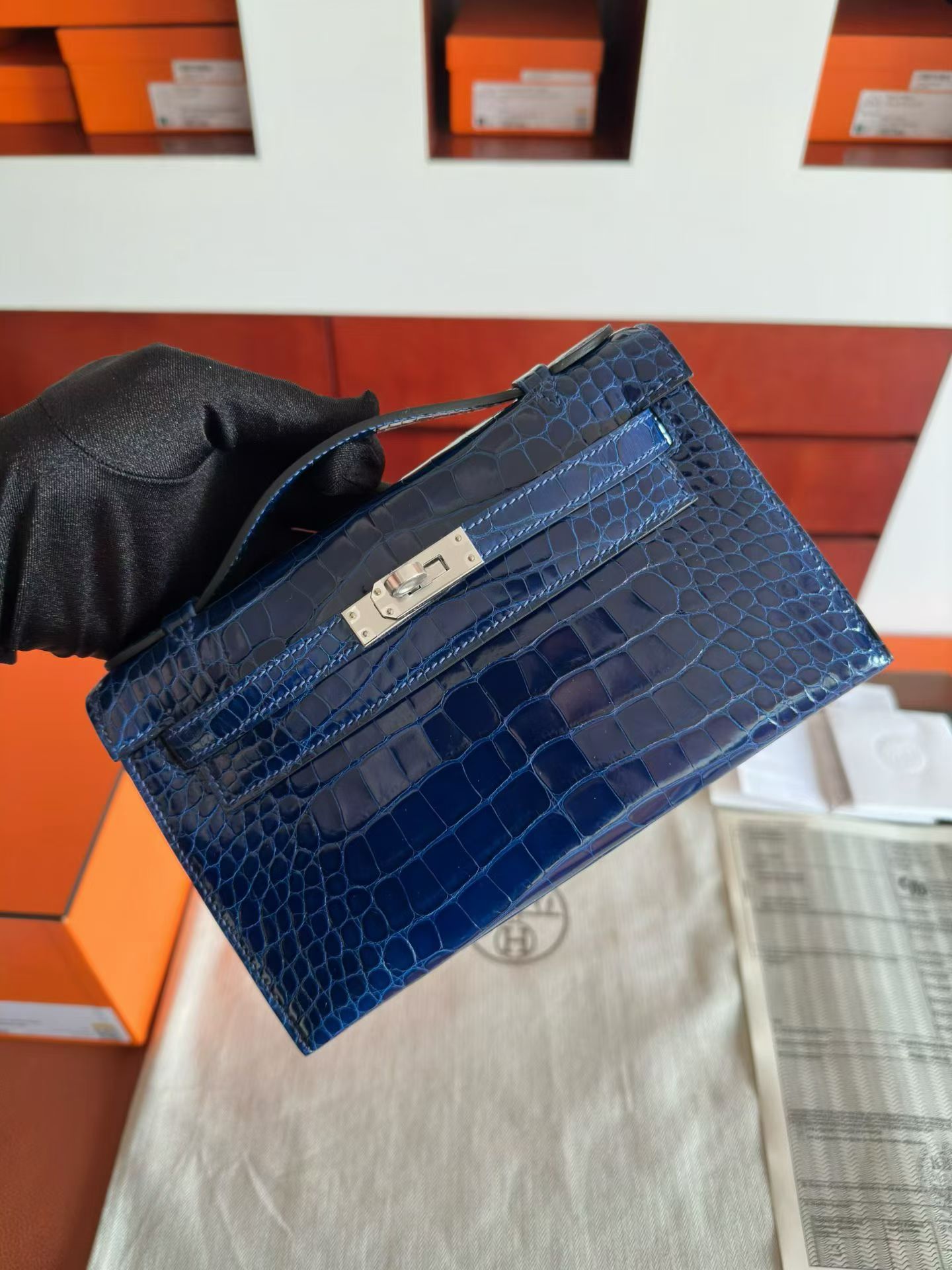 mini kelly potteche 亮面alligator 方块美洲鳄🐊 7K 宝石蓝 Blue Abyss 银扣～